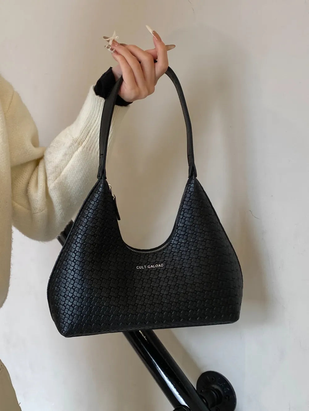 VAYRO Solé Woven Shoulder Bag