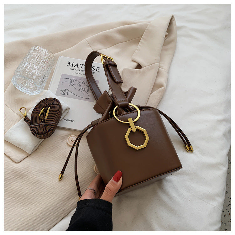VAYRO Elegance – Mini Bucket Bag