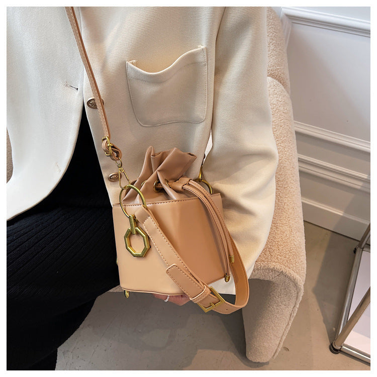 VAYRO Elegance – Mini Bucket Bag