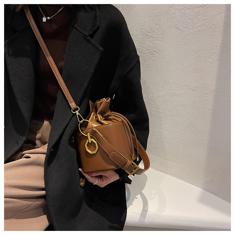 VAYRO Elegance – Mini Bucket Bag