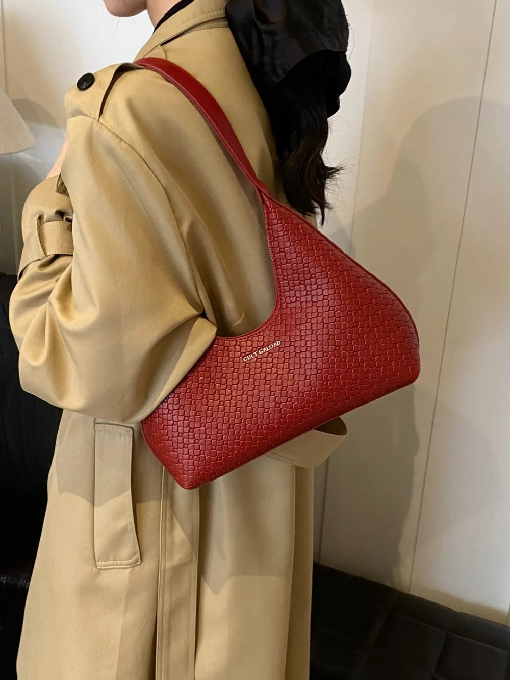 VAYRO Solé Woven Shoulder Bag
